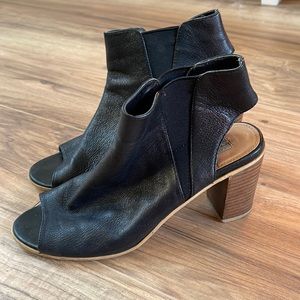 STEVE MADDEN heels! Size 6.5